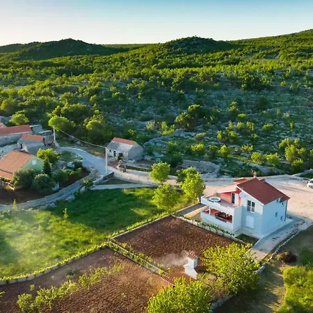 بيت للعطل Kulusic House