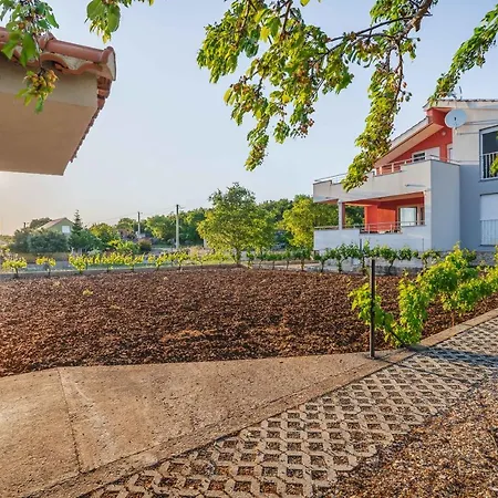 Kulusic House بيت للعطل