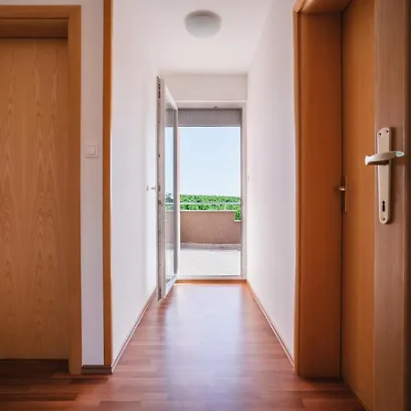 Kulusic House بيت للعطل