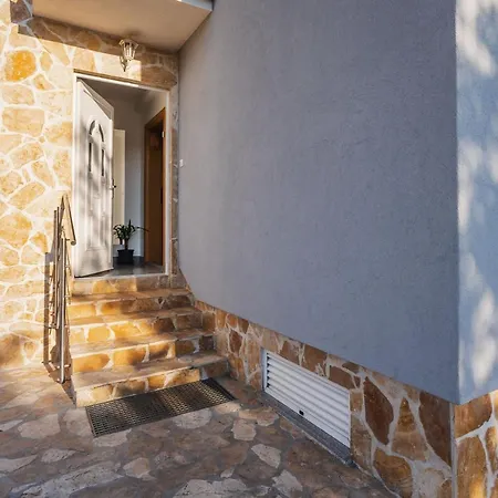 Kulusic House بيت للعطل *