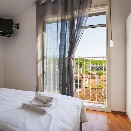 Kulusic House بيت للعطل Unesic