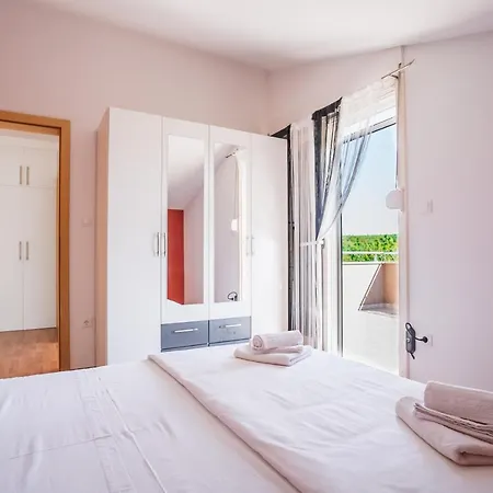 بيت للعطل Kulusic House